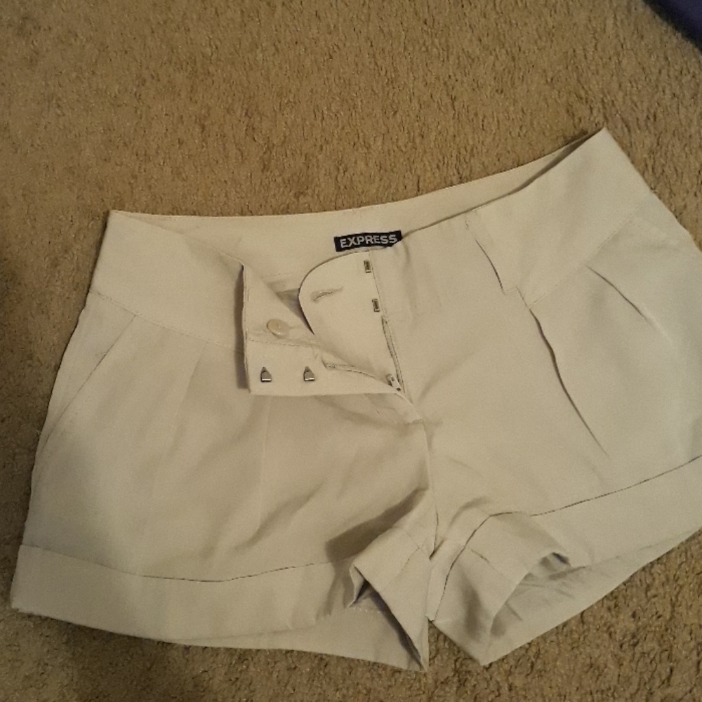 Pleaded shorts